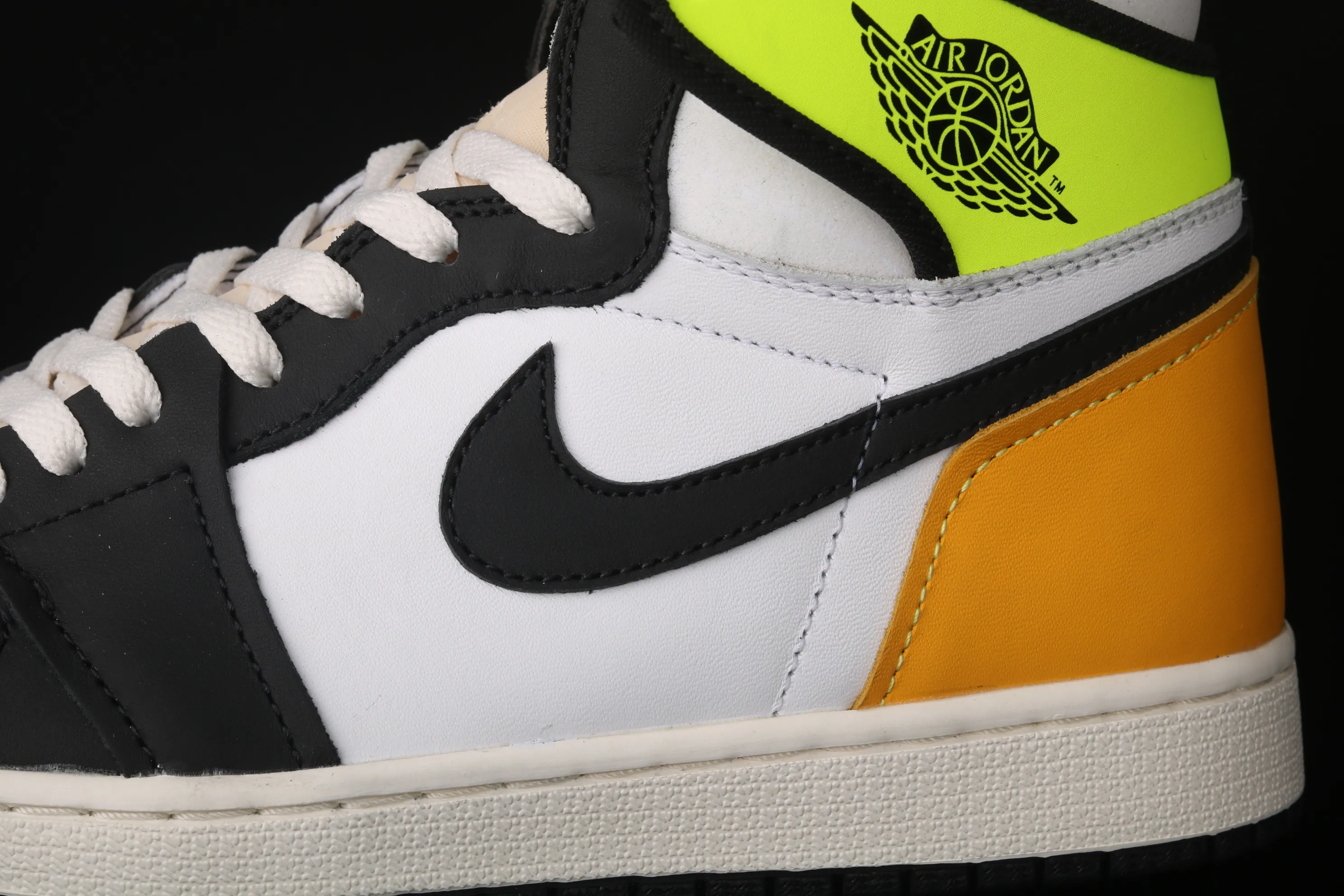 All categories Air Jordan Jordan series basketball shoes Air Jordan 1 High H version Air Jordan 1 Retro High OG AJ1 Joe 1 fluorescent yellow green Gaobang basketball shoes 555088-118